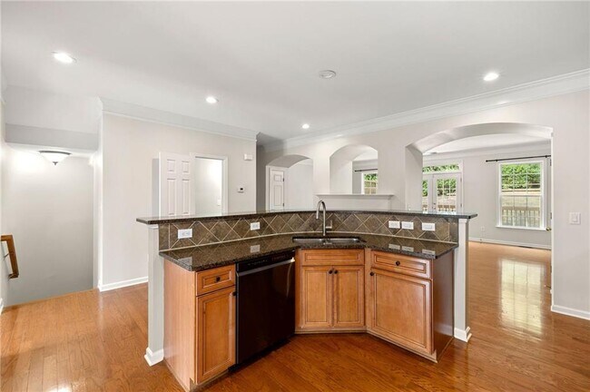 Building Photo - 10870 Brunson Dr