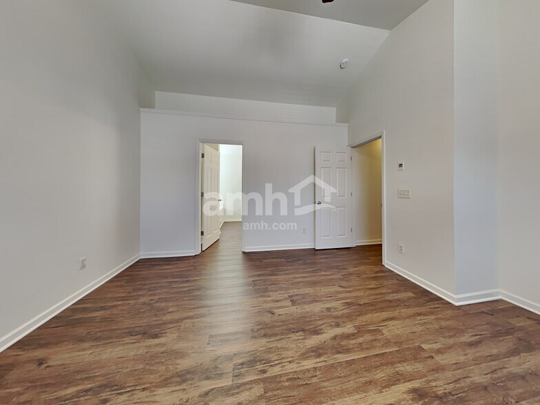 Building Photo - 105 Meadow Crest Ct