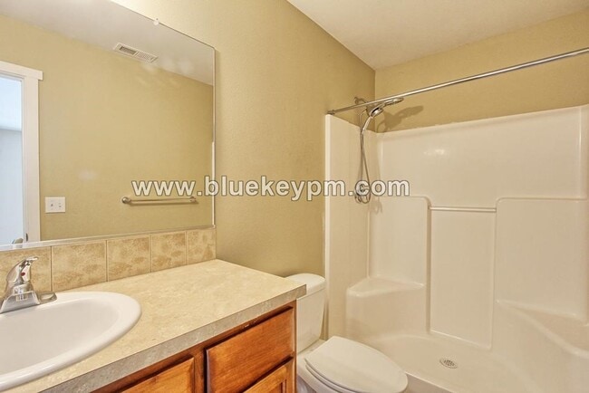 Building Photo - 3 Bed, 2.5 Bath Home with Large Bonus Room/4th Bedroom in Orchards by Prairie High School