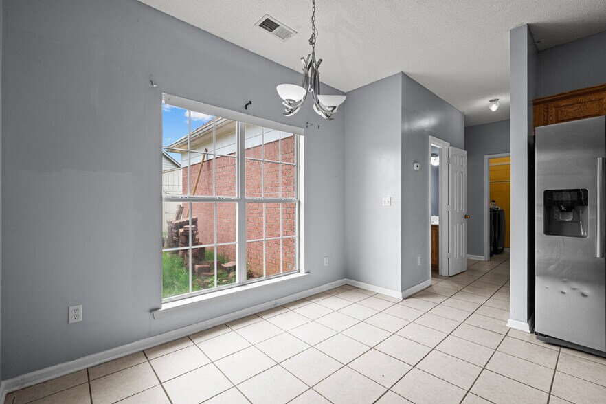 Building Photo - 3903 Caprice Dr