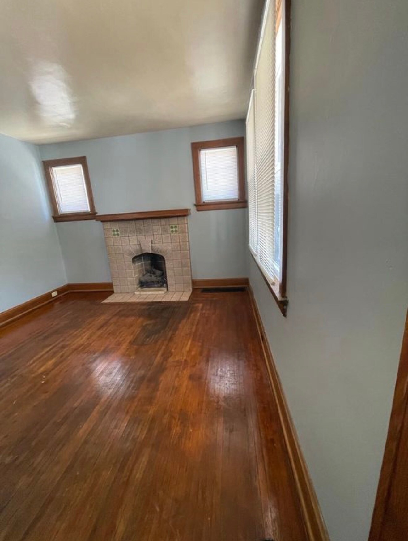 Building Photo - 4370 St Lawrence Ave