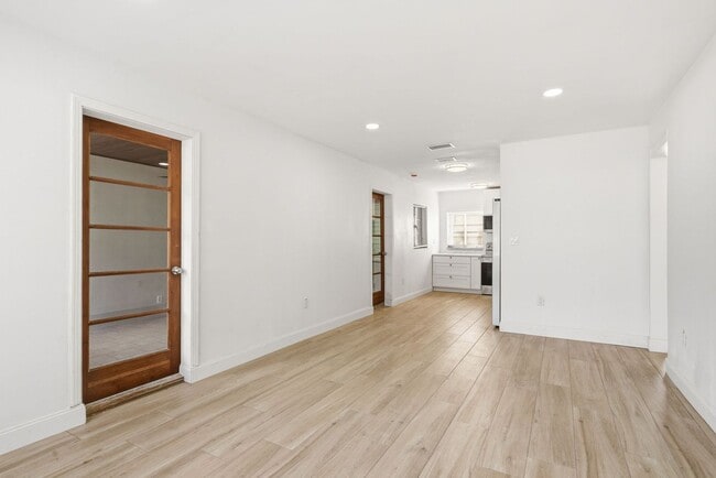 Building Photo - Remodeled 3/1 Home