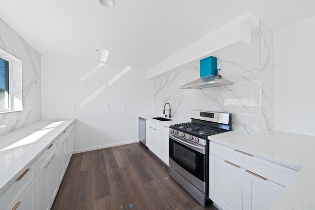 Building Photo - 6733 Lanto St