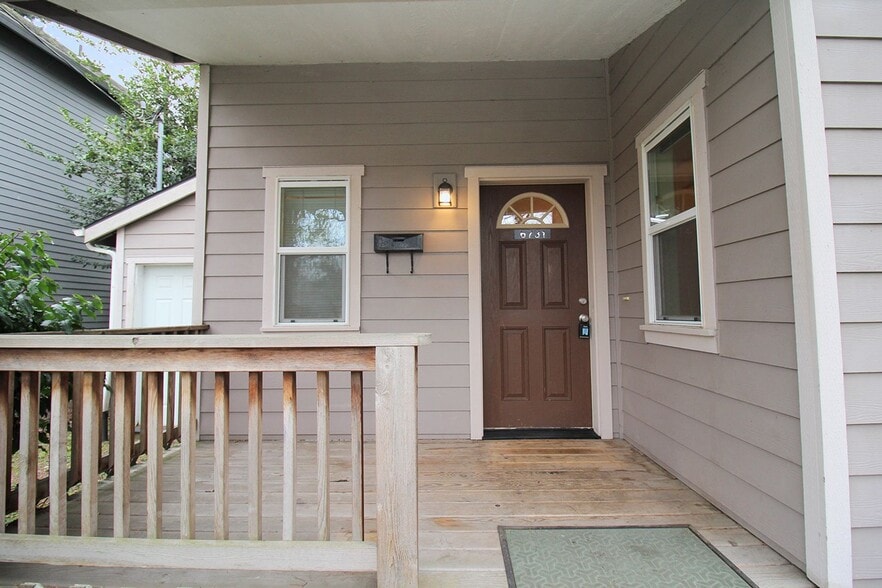 Building Photo - 6731 N Albina Ave