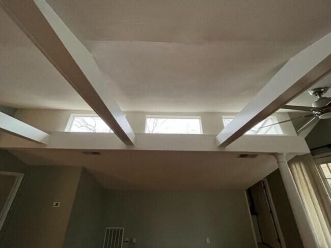 Building Photo - 883 Monroe Dr NE