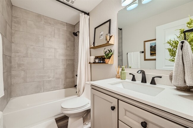 Building Photo - 2070 Ridge Dr