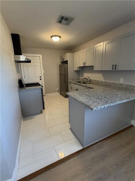 Building Photo - 10528 Alan St