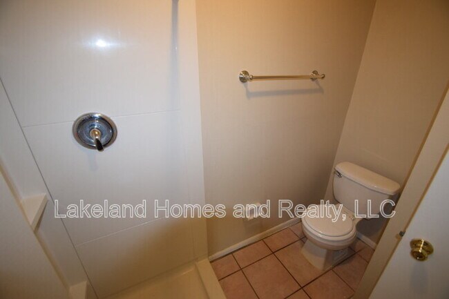 Building Photo - 1204 Honeytree Ln W