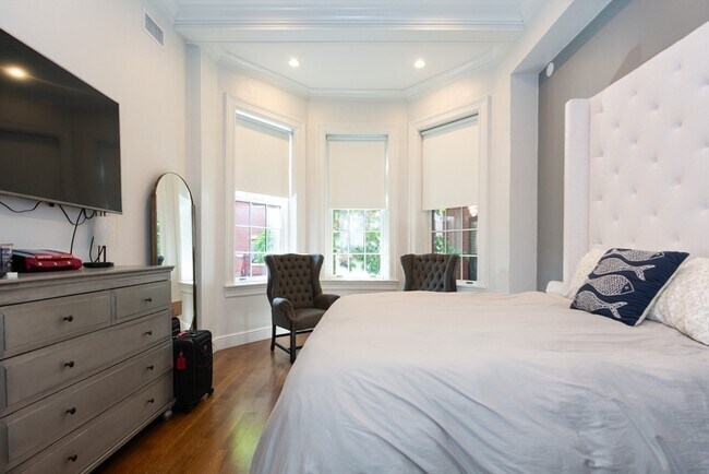 Building Photo - 288 Commonwealth Ave