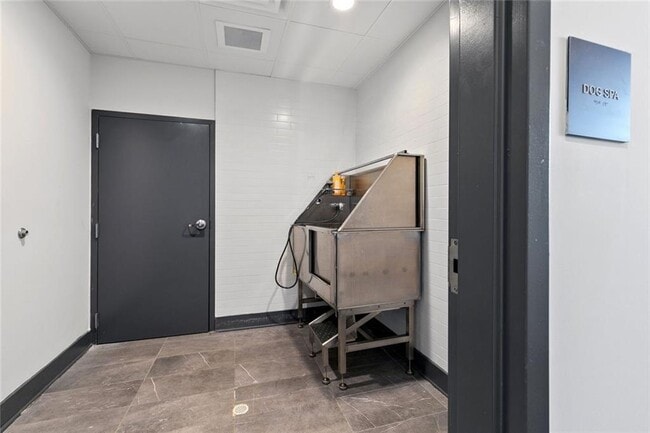 Building Photo - 112 Rogers St NE