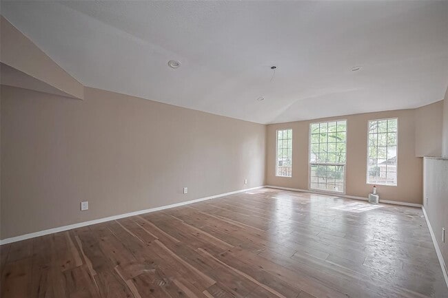 Building Photo - 811 Loire Ln