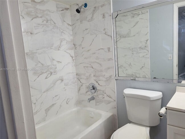 Building Photo - 2025 NE 164th St