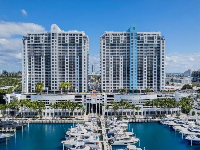 Building Photo - 1900 Sunset Harbour Dr