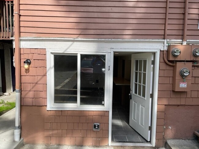 Building Photo - 1517 Franklin St