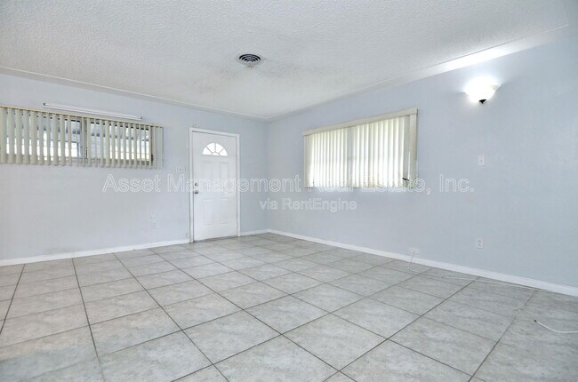 Building Photo - 5302 13th Ave S