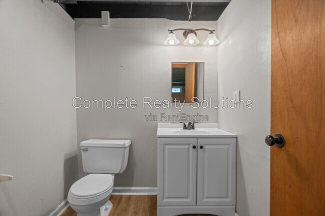 Building Photo - 201 Sadonia Ave