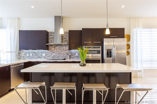 Building Photo - 6611 NW 105th Pl