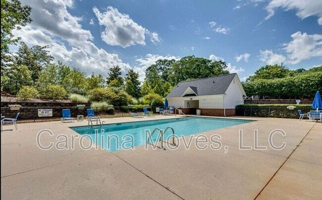 Building Photo - 500 Cliffview Ct