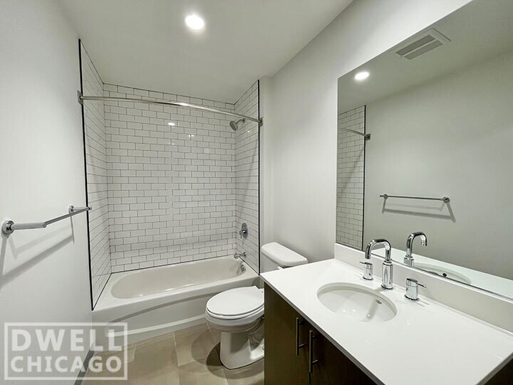 Building Photo - 951 W Dakin St