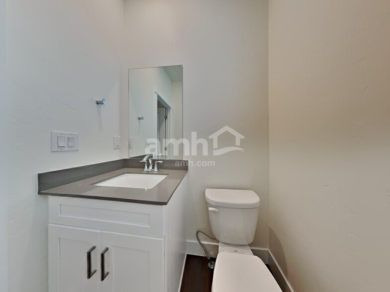 Building Photo - 11518 W Mesquite St