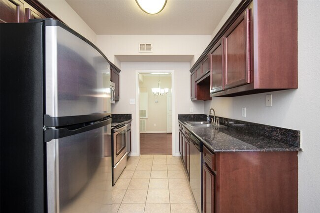 Building Photo - 2255 Braeswood Park Dr