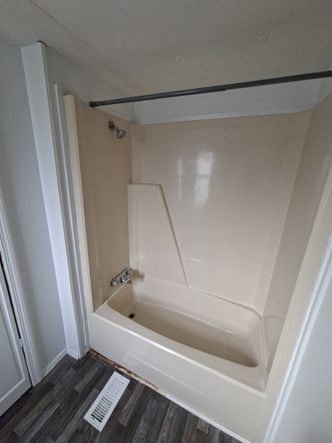 Building Photo - 1925 Bacons Bridge Rd