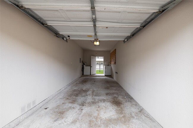 Building Photo - 1229 W 21st St
