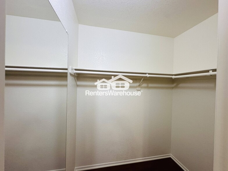 Building Photo - 4102 E Tanglewood Dr