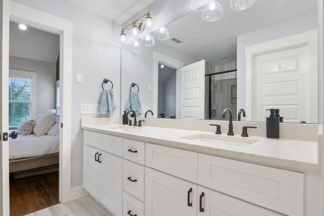 Building Photo - 3 Bedroom Inglewood Home