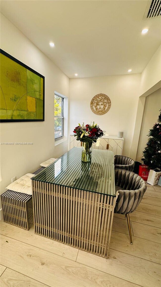 Building Photo - 1668 SW 20th St