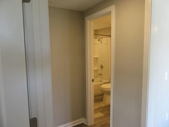 Building Photo - 9823 Clarence St