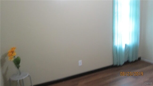 Building Photo - 418 Cross St