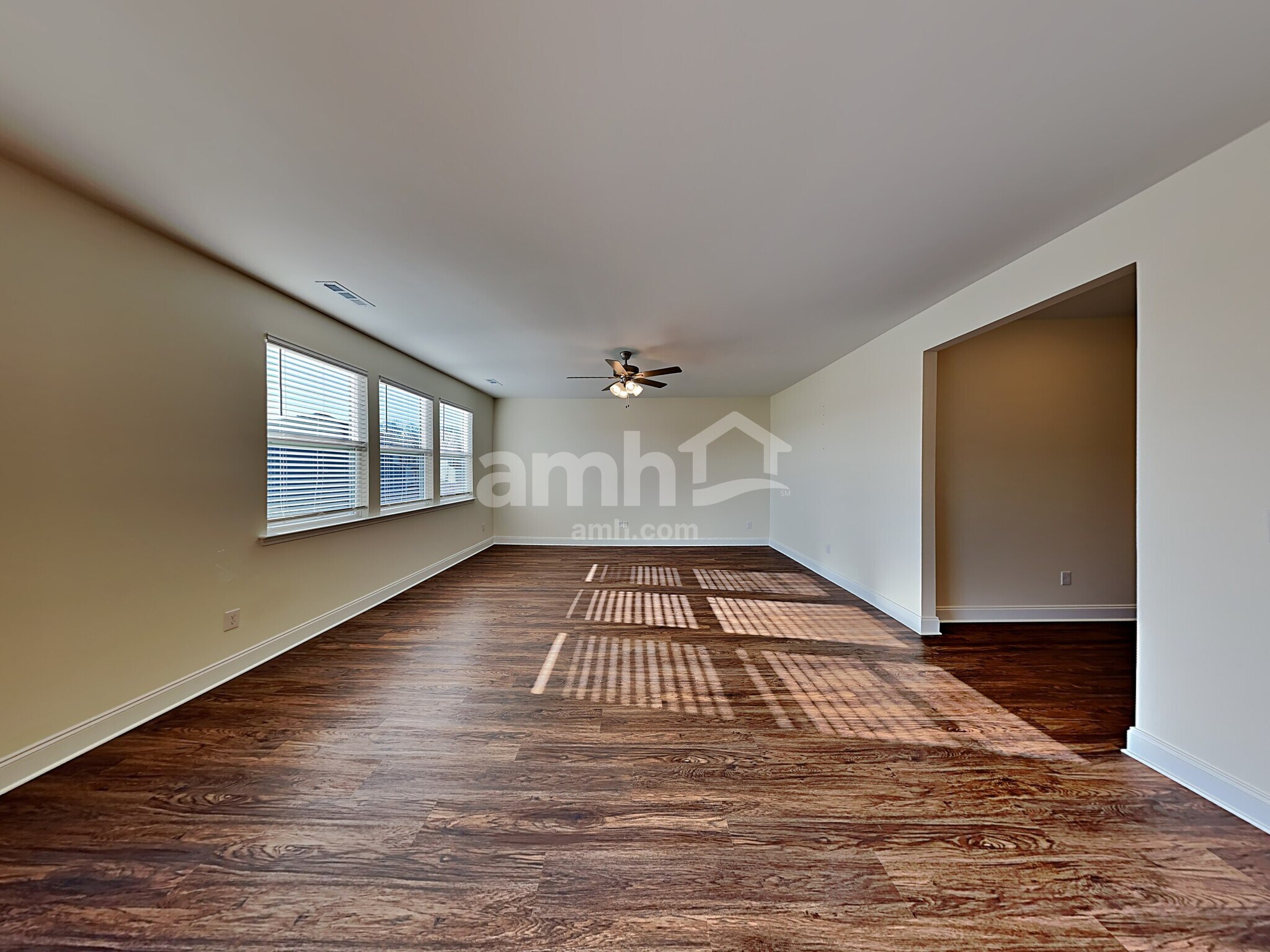 Building Photo - 1331 Lomond Dr