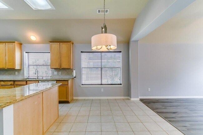 Building Photo - 16802 Village View Trail