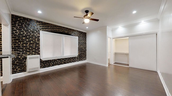 Building Photo - 738 S New Hampshire Ave