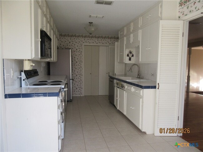 Building Photo - 906 Illinois Ave