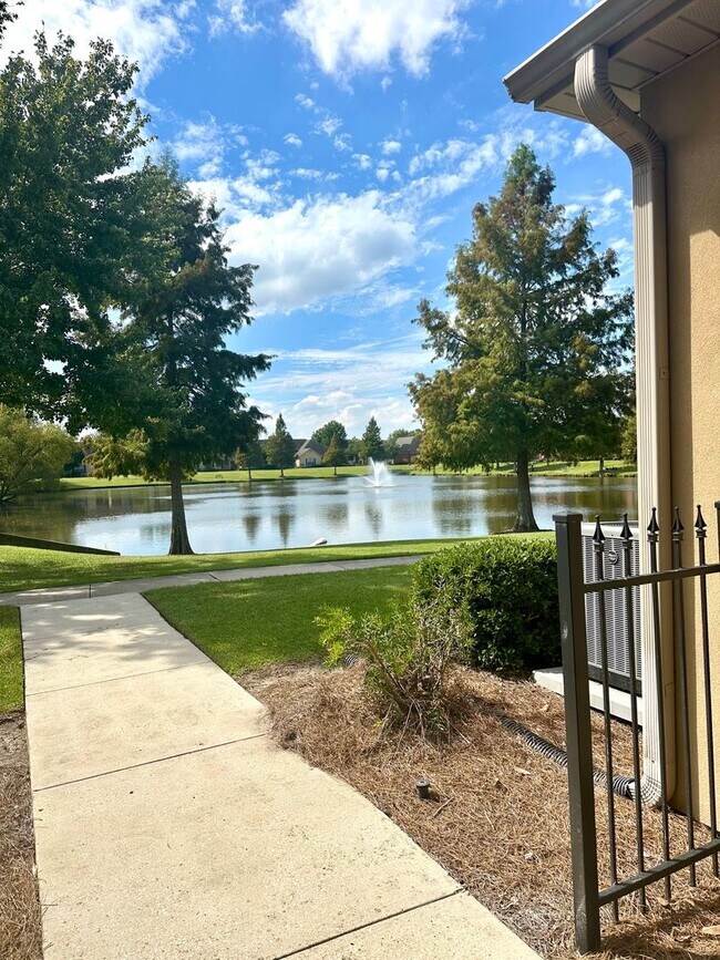 Building Photo - Summerwood Villas 3BR 2BA