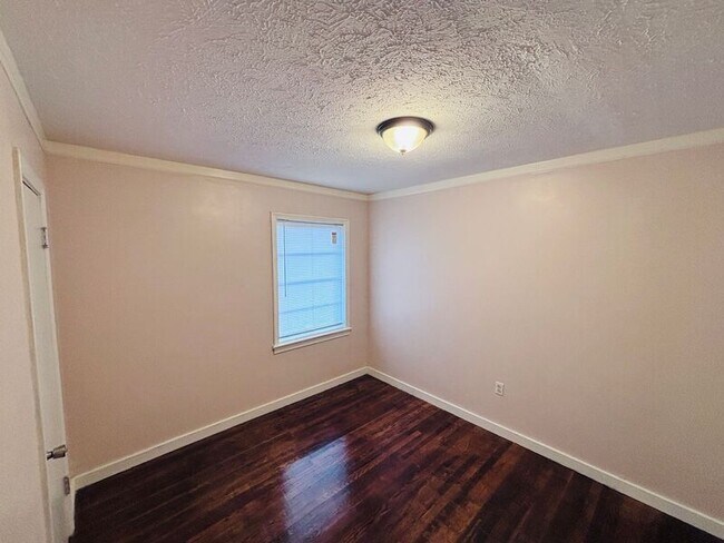 Building Photo - 5082 Lurline Dr