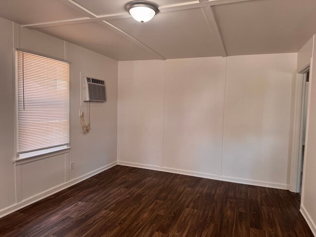 Building Photo - 2 BED, 1 BATH HOME LOCATED IN GREENSBORO