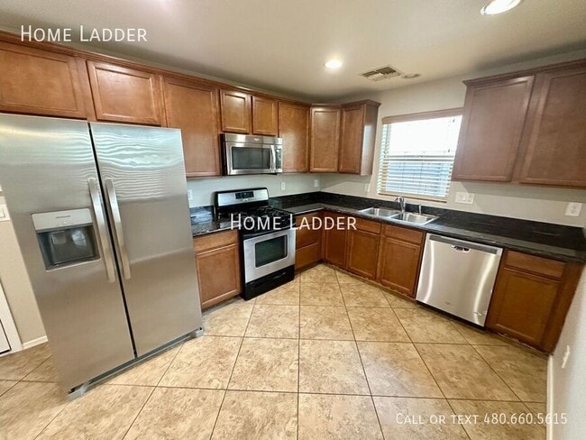 Building Photo - 2223 S Buckaroo Trail