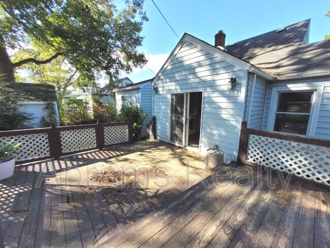 Building Photo - 617 Maycox Ave