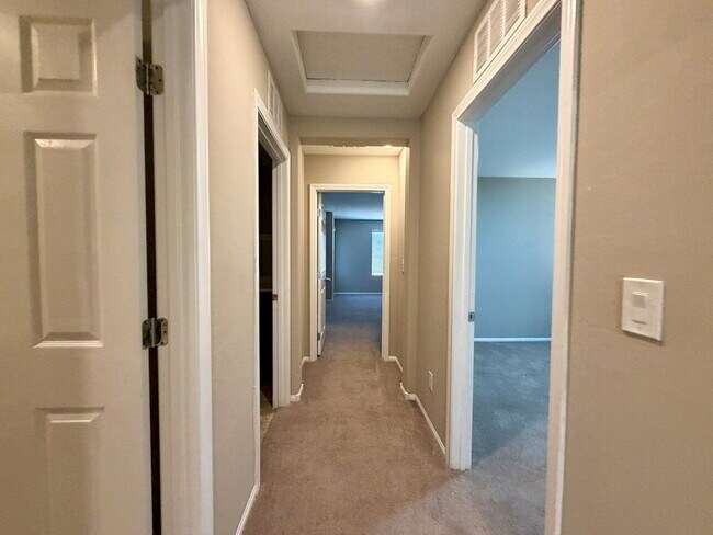 Building Photo - TWO STORY 3 BED 2.5 BATH HOME WITH SOLAR.