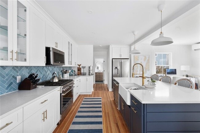 Building Photo - 69 Connection St