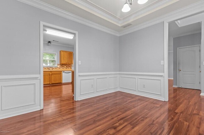 Building Photo - 2422 Temple View Dr