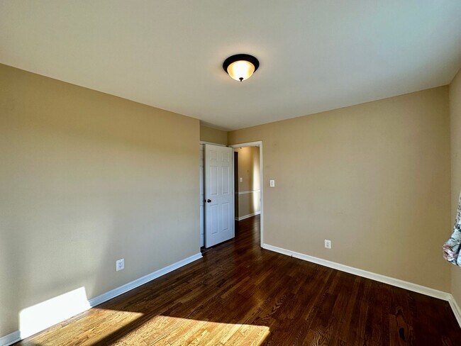 Building Photo - Charming 3 Bedroom/1.5 Bathroom Home in Norrisville, MD!