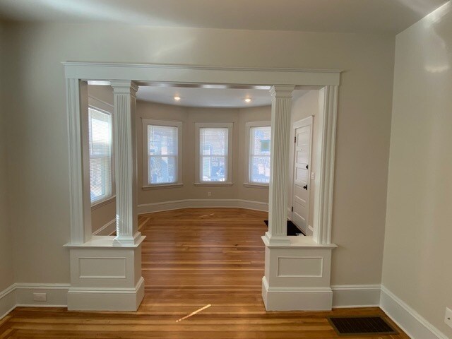 Building Photo - 7 Vale St