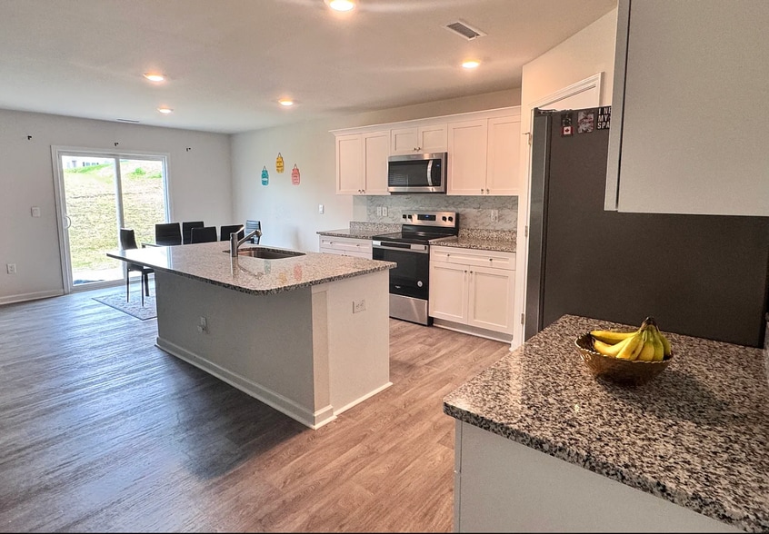 Building Photo - Room in Townhome on Arkose Dr
