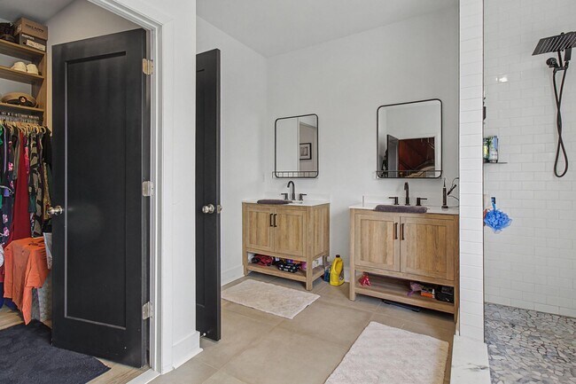 Building Photo - 197 W 1st Ave