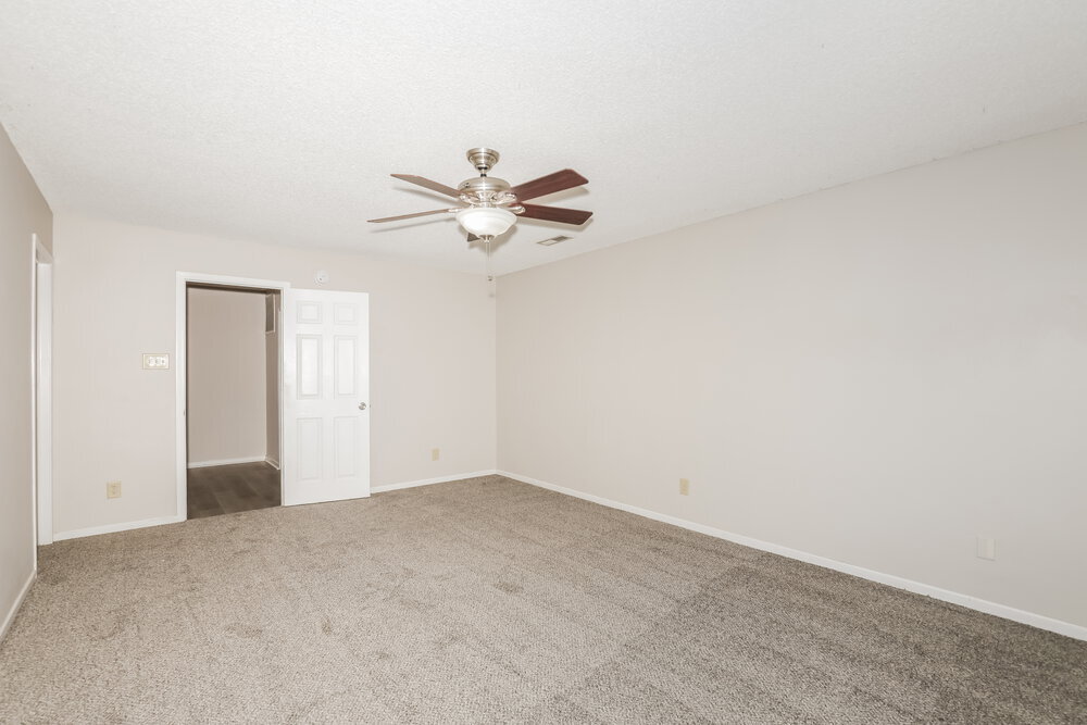 Building Photo - 15459 Border Dr