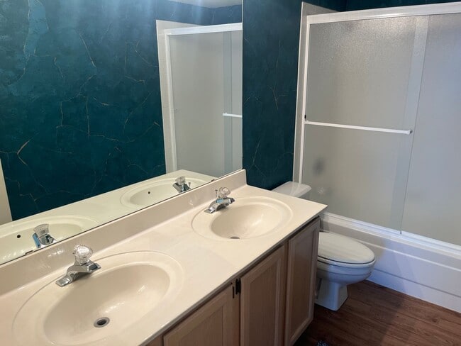 Building Photo - 3721 S Hawthorn Dr